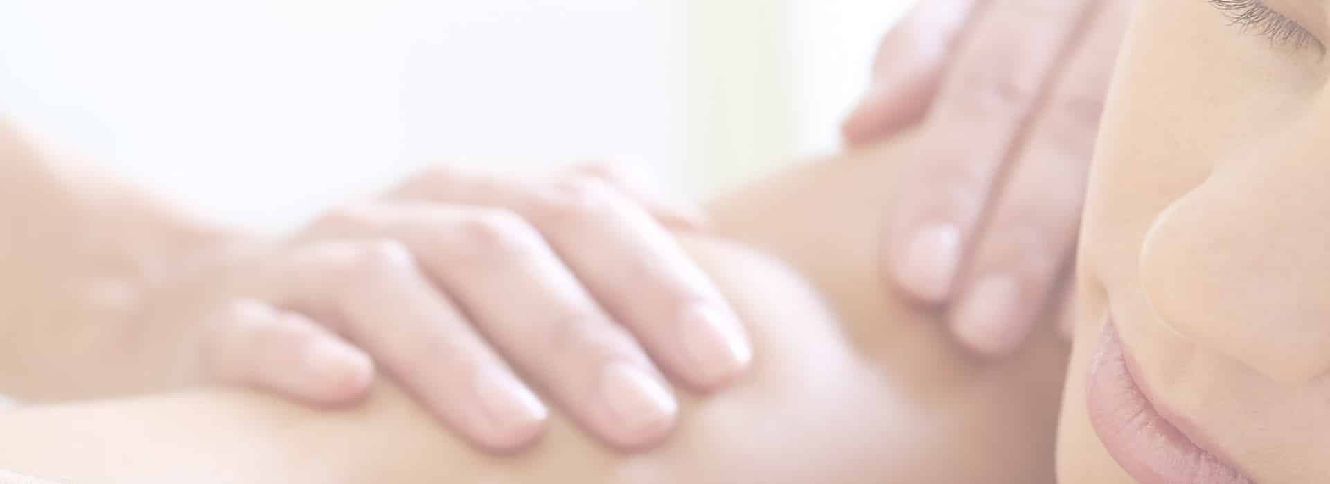 Wohltuende Massage von Schulter und Nacken