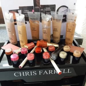 Chris Farell Make-up und Pflegeprodukte im Studio